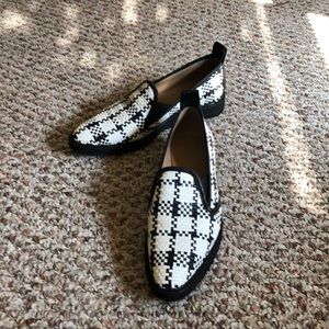 Everlane - The Woven Street Shoe BW - run small!